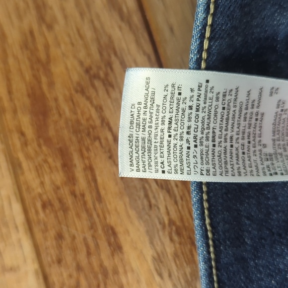 Banana Republic Blue Jeans Faded. Slim Fit. Size 33" x 30 (Like New) - Picture 5 of 9